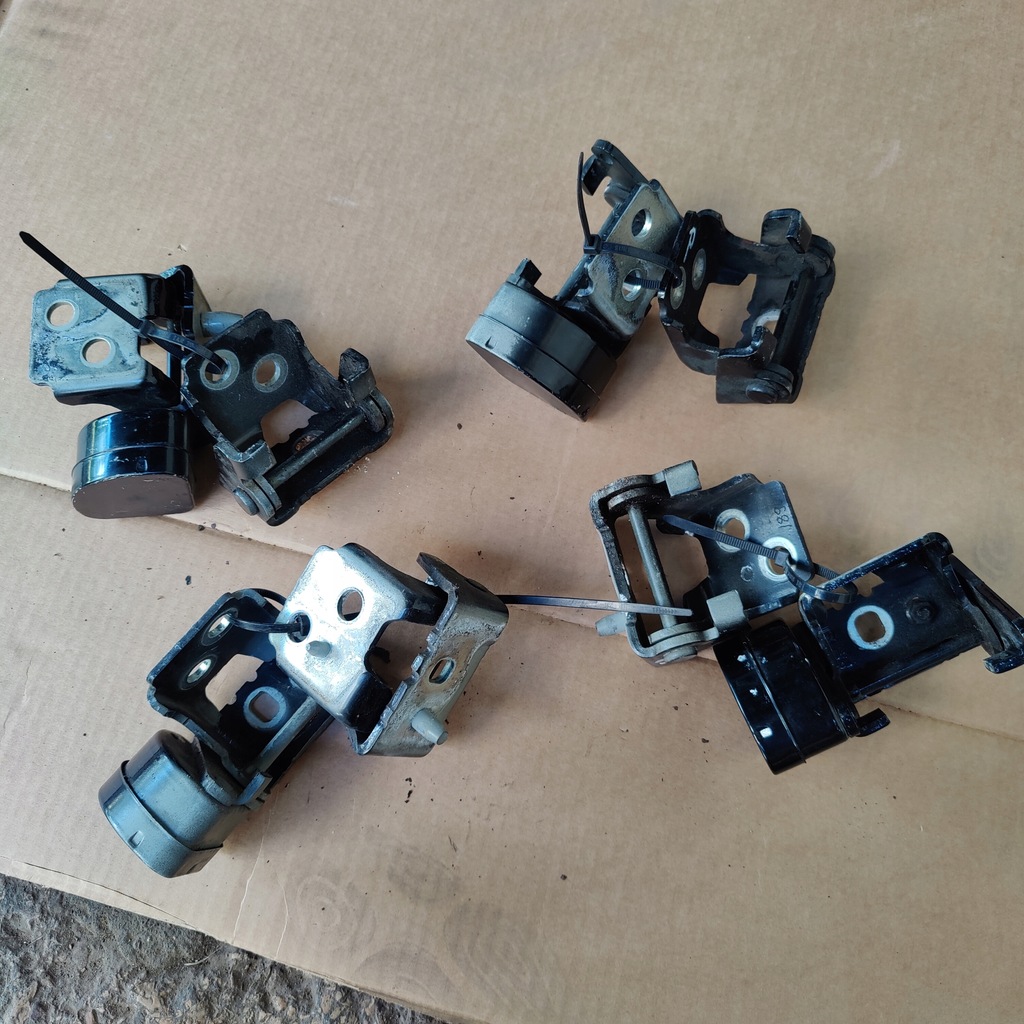 фото №1, Citroen c5 iii петля дверь правый перед задняя