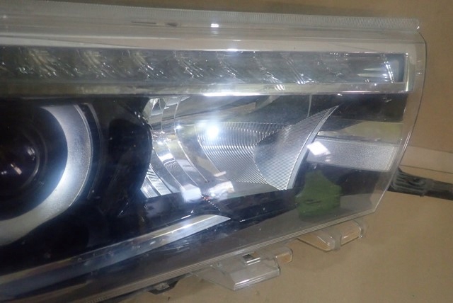 фото №10, Лампа правая фара toyota hilux viii led 2015-