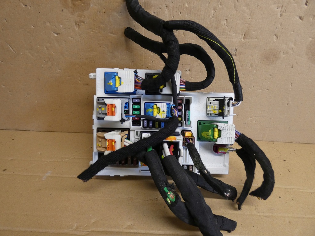 фото №11, Peugeot 308 iii 1,2 benz 21r модуль коробка предохранителей 9849163680