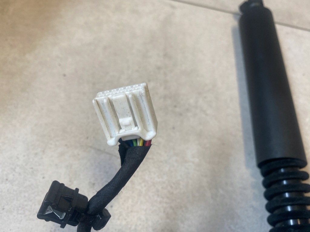 Tesla model x привід двері задній 1063440-01-d в Україні