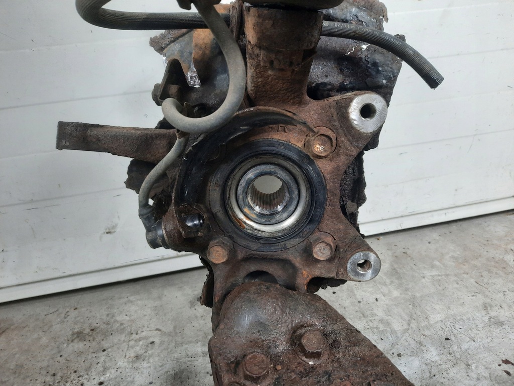 фото №5, Поворотный кулак перед правая mitsubishi pajero iv 3.2 did