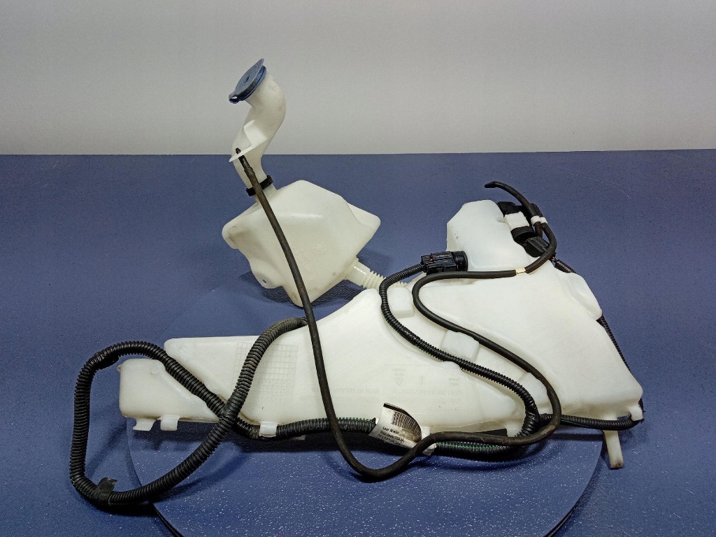 Купити Volvo c30 бачок розпилювача 30657122