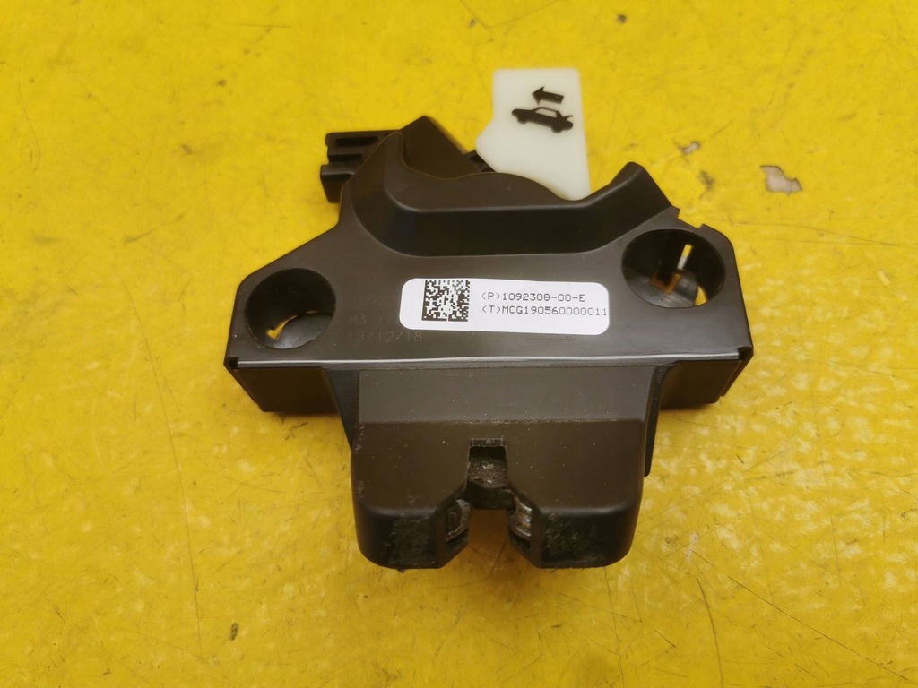 фото №1, Tesla model 3 замок крышки багажника задняя 1092308-00-e