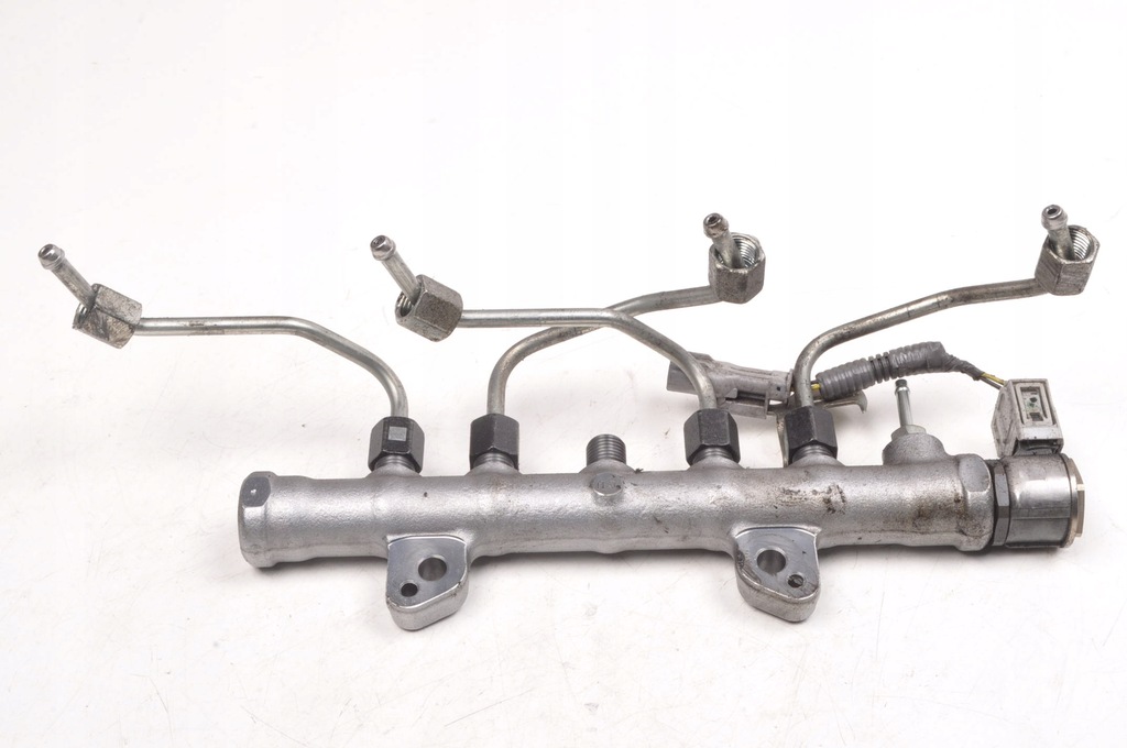 фото №1, Toyota hilux viii 2.4 молдинг впрыскная инжектор