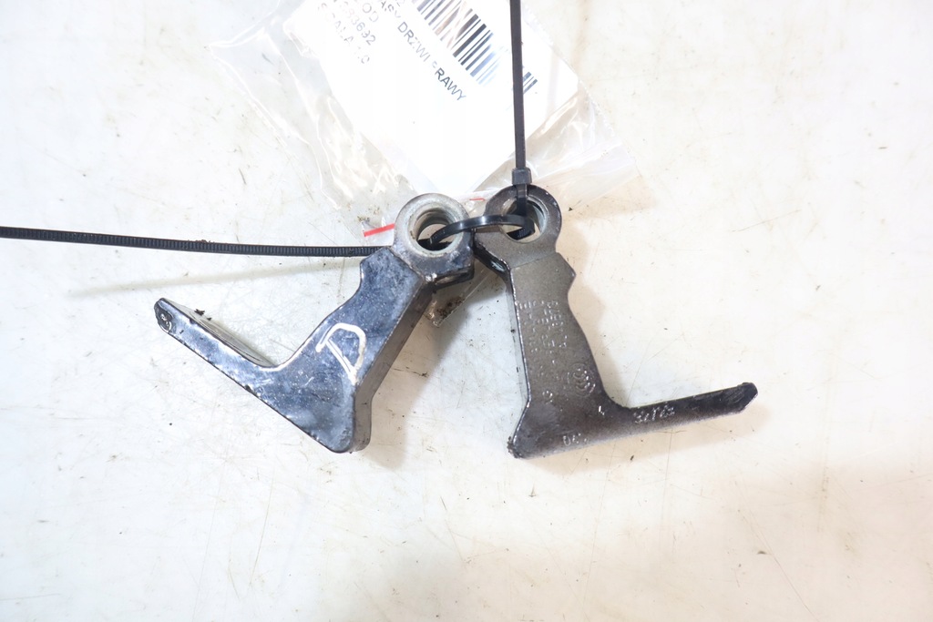 фото №1, Петли дверь правый перед skoda scala