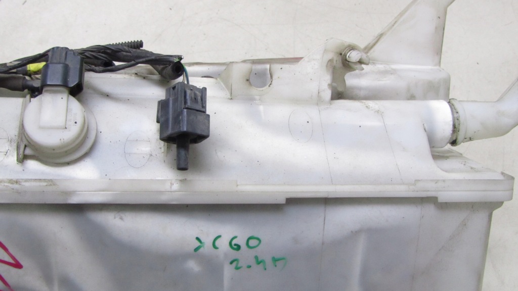 Volvo xc60 2.4d бак омивача ксенон 30753424 08- Недорого