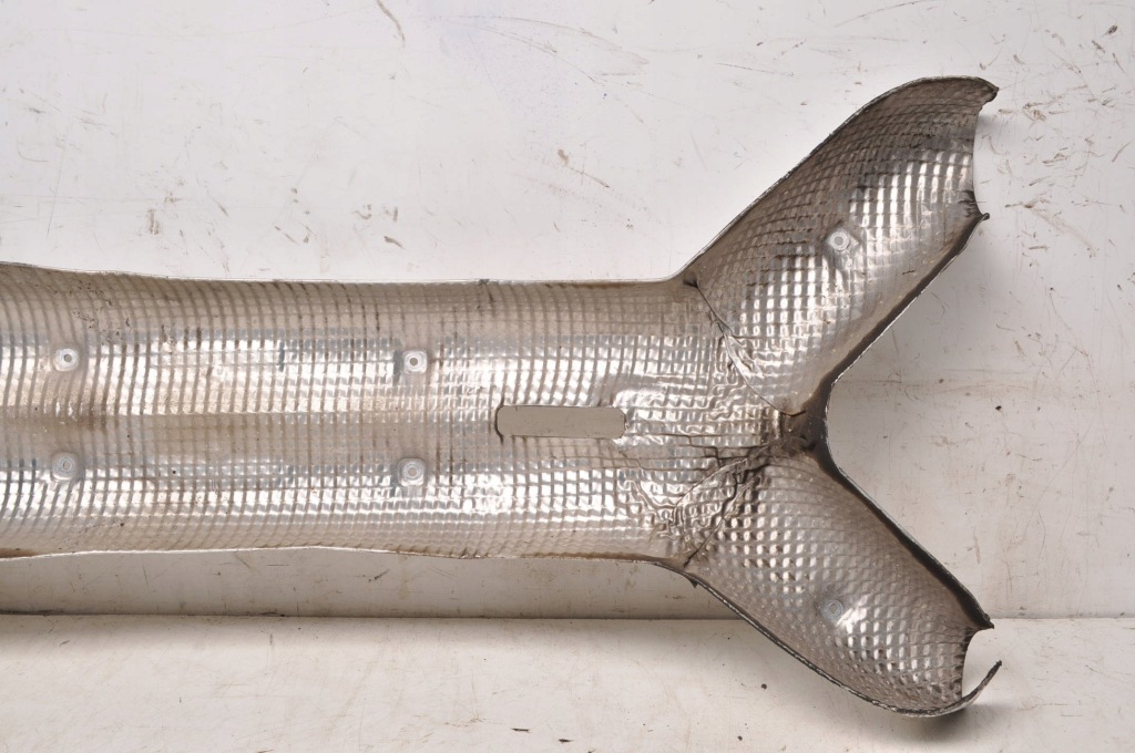 Aston martin db11 накладка теплова Оригінал