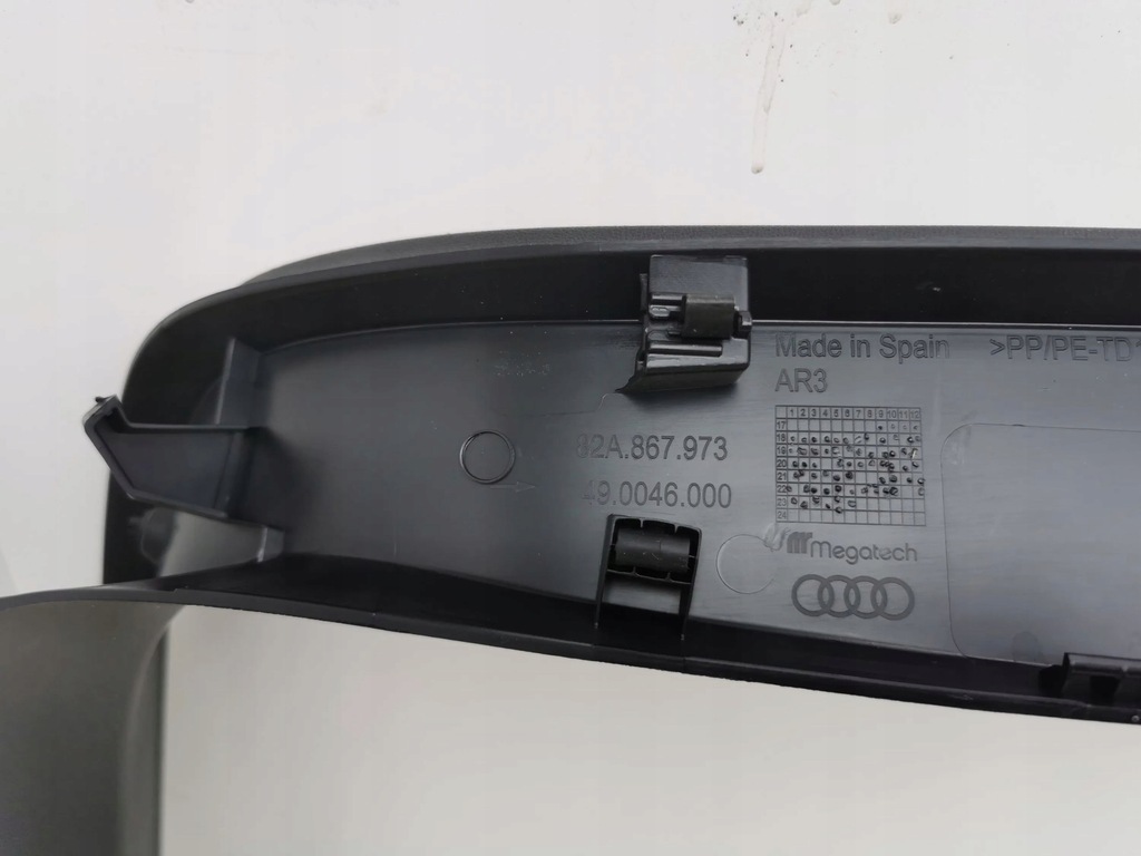 фото №5, Audi a1 2023 отделка задний стекло