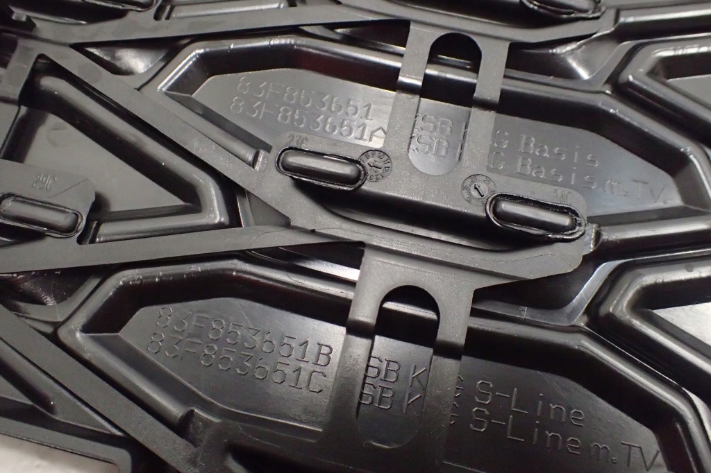 Audi q3 83f решётка радиатора решётка  радиатора 83f853651 Киев