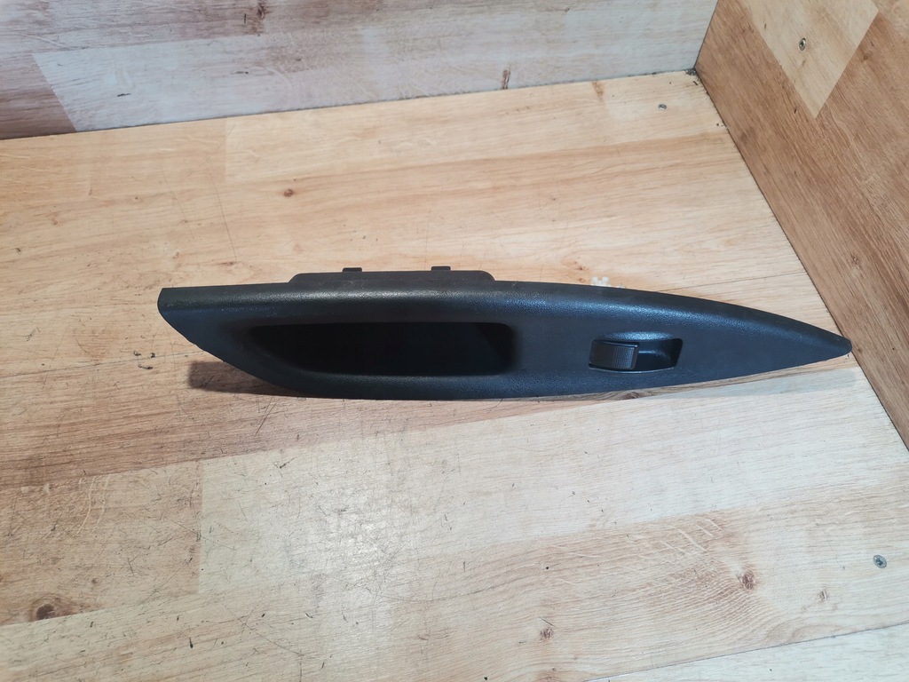 фото №11, Переключатель окон правый задняя mazda 6 gg gy gj6a-685li