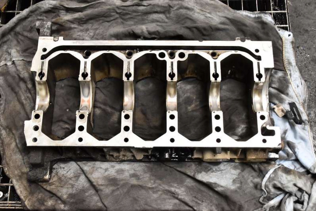 фото №9, Блок dół двигателя wał d5244t7 volvo v70 2 ii 2.4 d 126 km 04-08