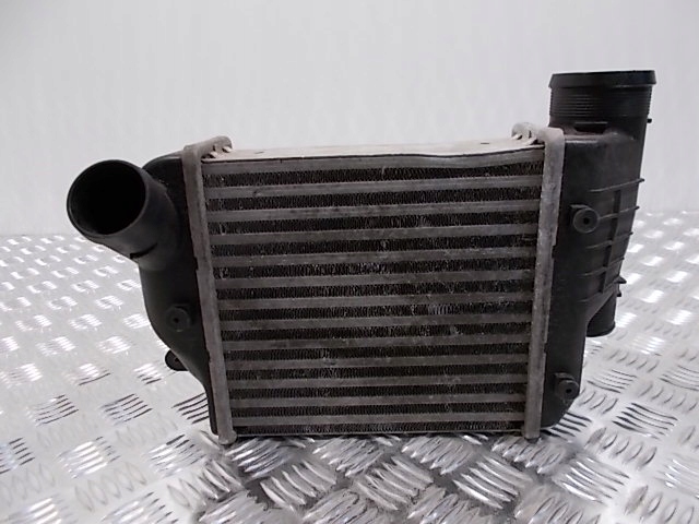 Радіатор інтеркулер audi a6 c6 4f 04-11 4f0145805af оригінал лівий Зі Шроту