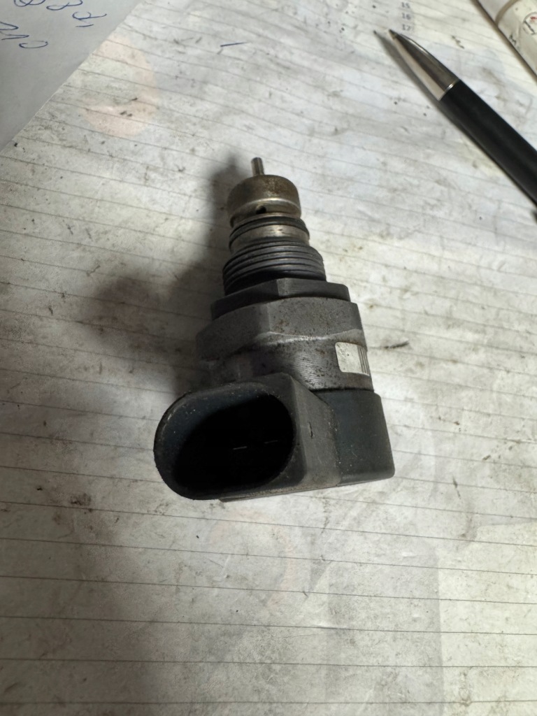 Купить Датчик давления топлива sprinter 2.2 a0000705746