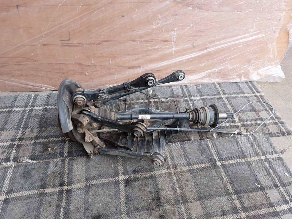 фото №1, Поворотный кулак рычаги правый задняя bmw f30