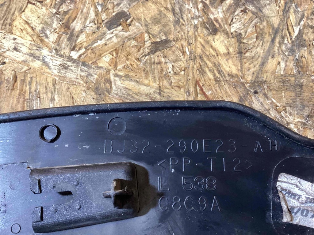 фото №8, Land rover range rover evoque l538 задня сторона ліва молдинг крила заднього