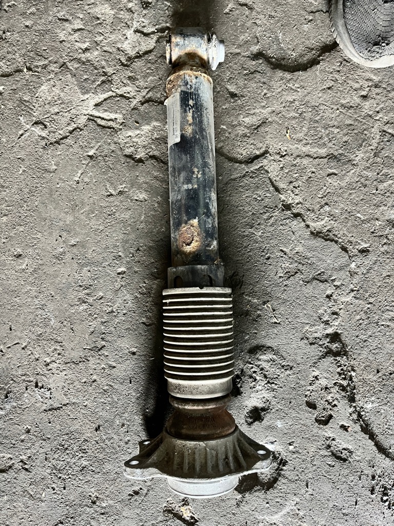 Купить 207 bmw f20 f21 f22 амортизатор задний  задний 6863752 6798876