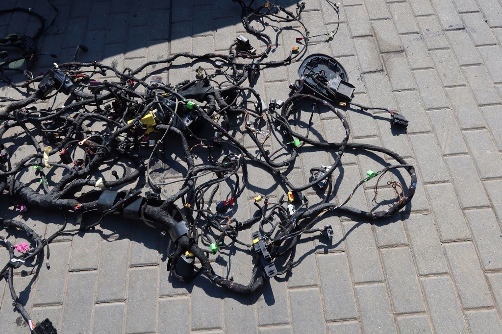 фото №10, Электропроводка салона кабины отсек двигателя skoda kamiq