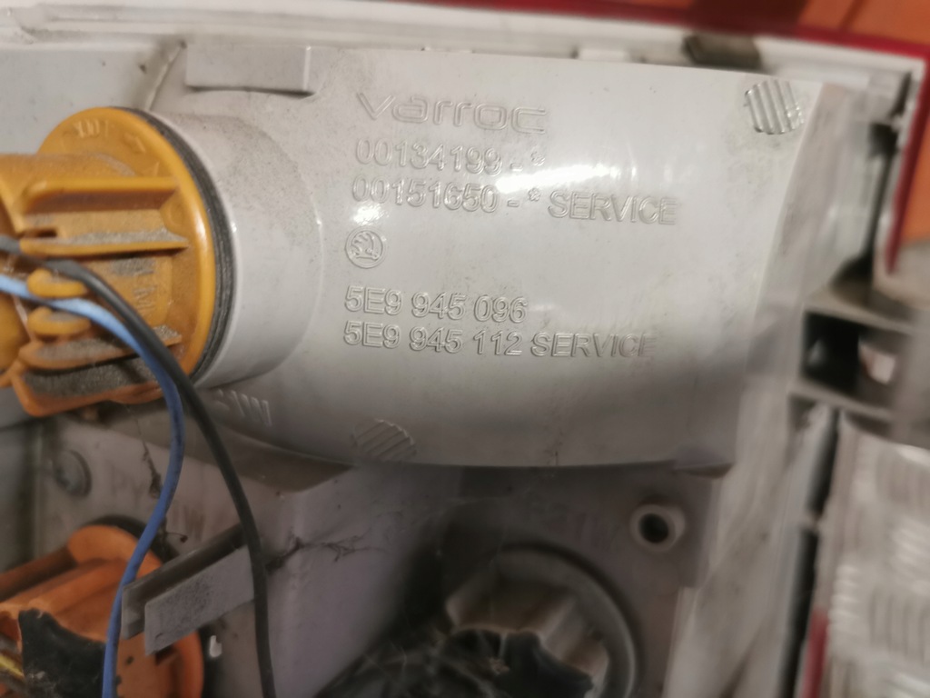 фото №12, Лампа левый i правый задняя skoda octavia iii kombi оригинальный номер 5e9945095/5e9945096