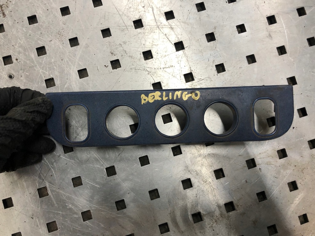 фото №1, Рамка переключателей berlingo 2002 96210132zl