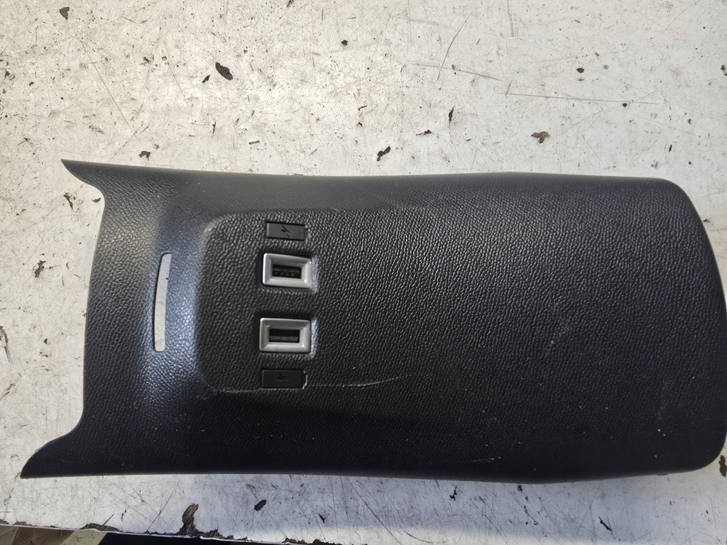 фото №1, Opel mokka b ii заглушка туннель задняя с gniazdami usb 9834689780a