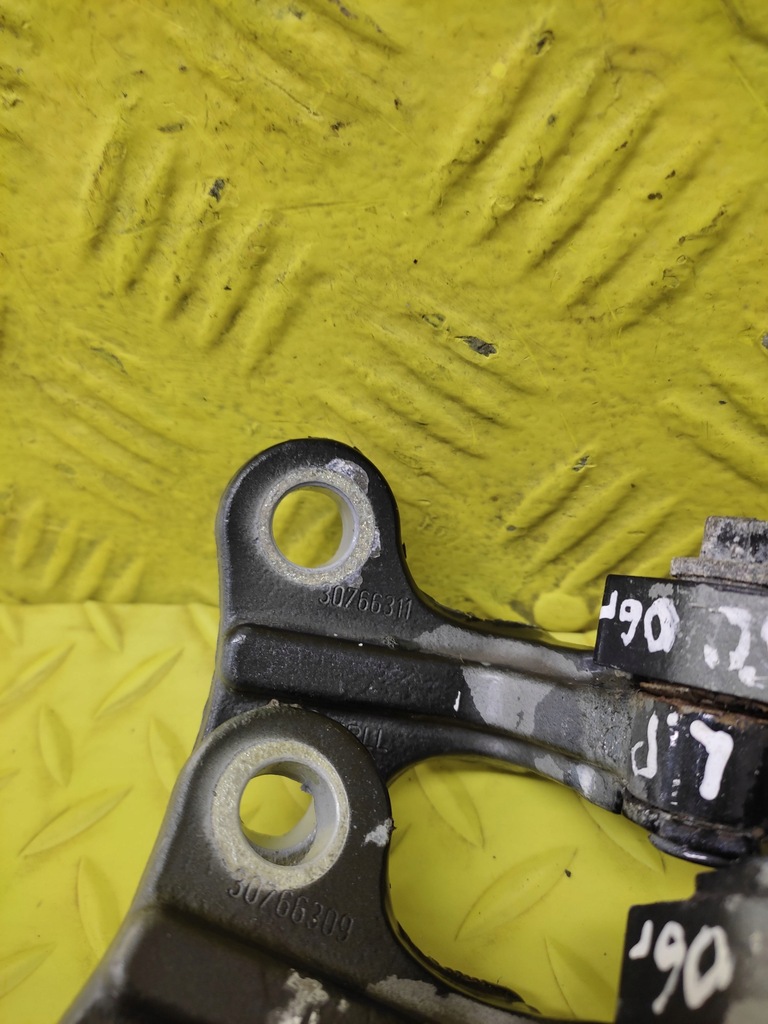 фото №7, Volvo v50 петля двері лівий перед