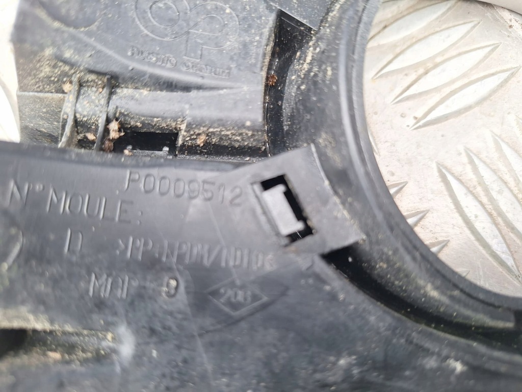 фото №2, Решітка бампера правий перед renault scenic ii lift