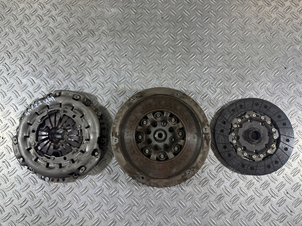 Купити Vito 447 15- колесо двомасовий зчеплення комплект 2.2 a0262500701