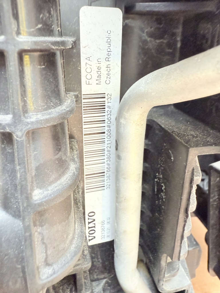 Volvo xc60 2 2 комплект радіатор b4 b5 b6 mild hybrid м'яка гібрид Недорого