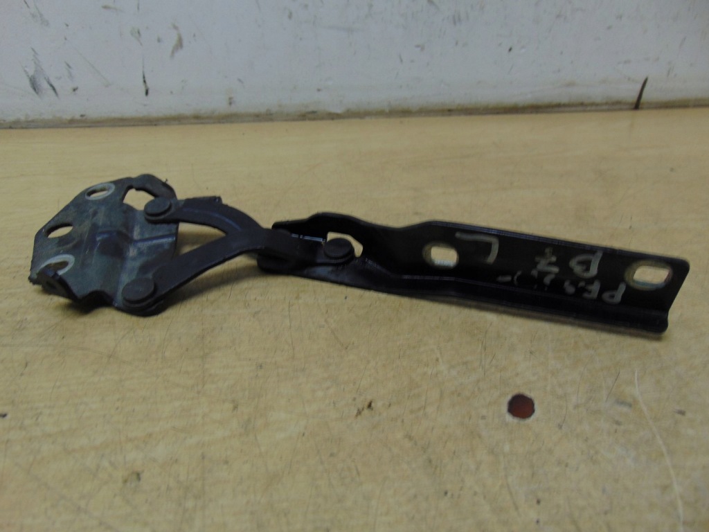 фото №4, Петля капот левый vw passat b7 3aa823301