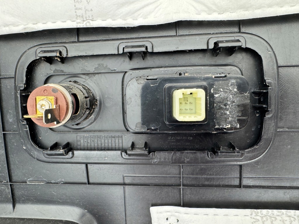 Hyundai santa fe iv 4 рестайлінг  21r- карта багажника правий Київ