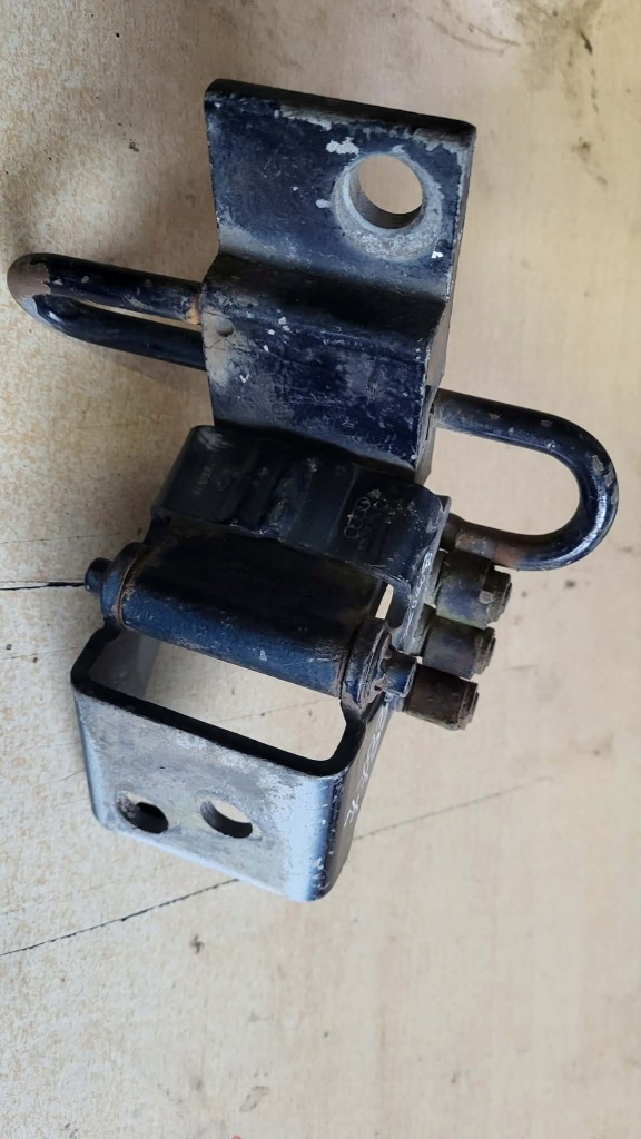 фото №1, 7783/7 петля нижній передній правий audi a4 b5 bez зазор