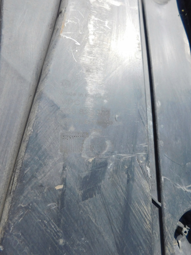 T-roc 19r плита накладка підвіска ліва оригінал 5q0825201ae права 5q0825202l Недорого