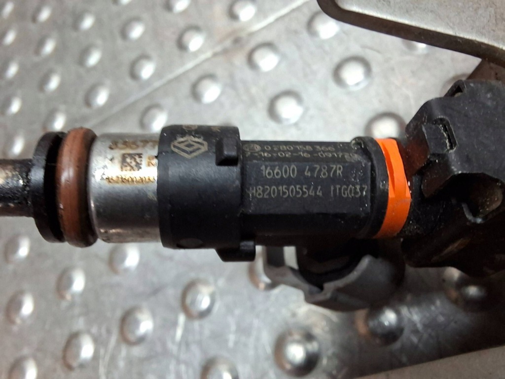 фото №4, Форсунки молдинг упорскування 166004787r renault clio iv captur 0.9 tce 12-