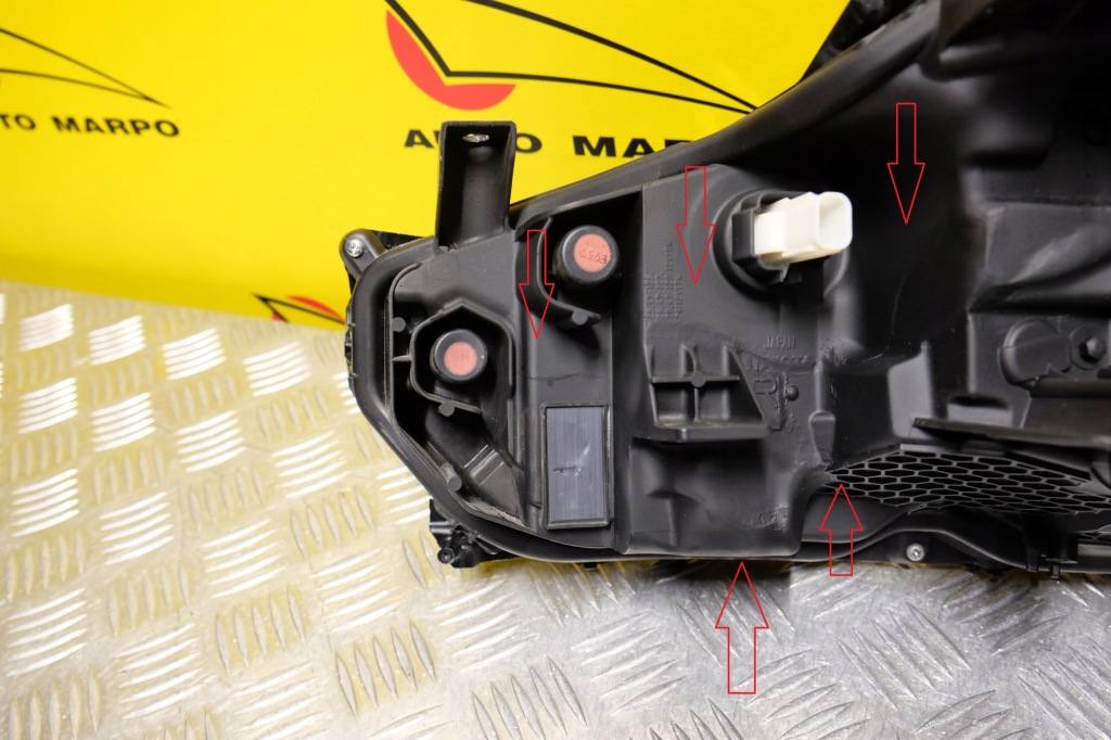 Toyota prius xw60 2022- фара фара full led r америка в Україні