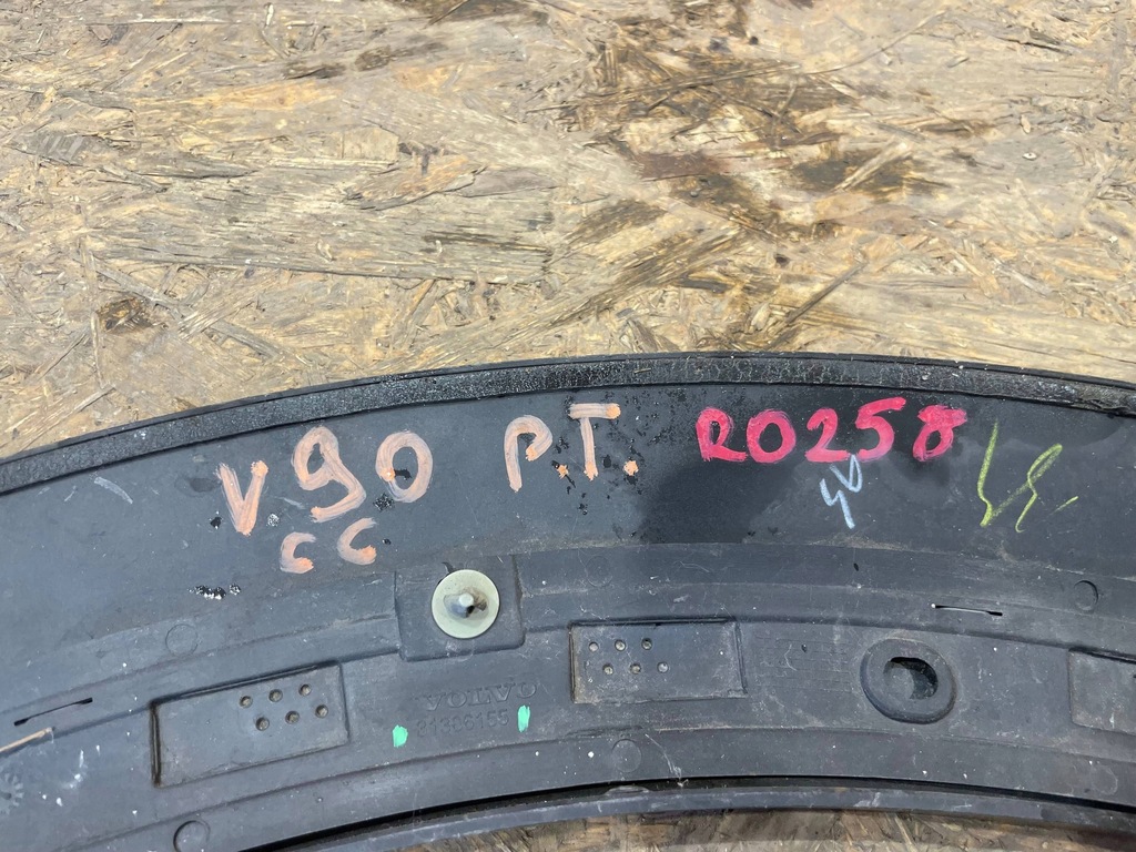 фото №9, Volvo v90 v-90 cc cross country 16- молдинг накладка na крыло правый задняя