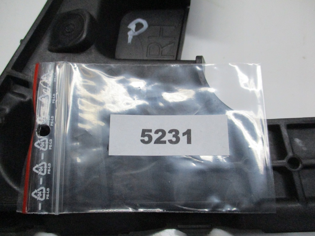 фото №6, | audi a4 8w b9 направляющая бампера правый задняя 8w9807454