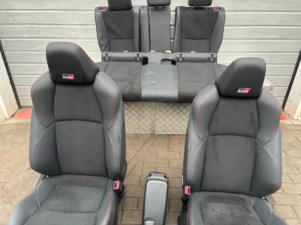 фото №5, Toyota yaris cross gr сиденья сиденья eu. полукожа alcantara комплект