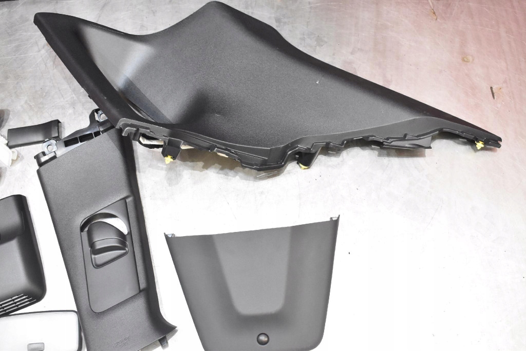 фото №4, Потолок солцезащитный козырёк ручки фонари освещение салона toyota bz4x 22-