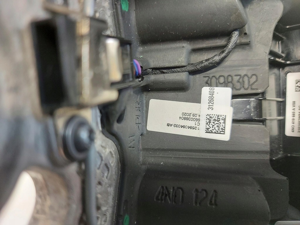 фото №8, Audi q8 e-tron 4ke 2020r повітропровід шкіряний мультифункція 4n0419685a