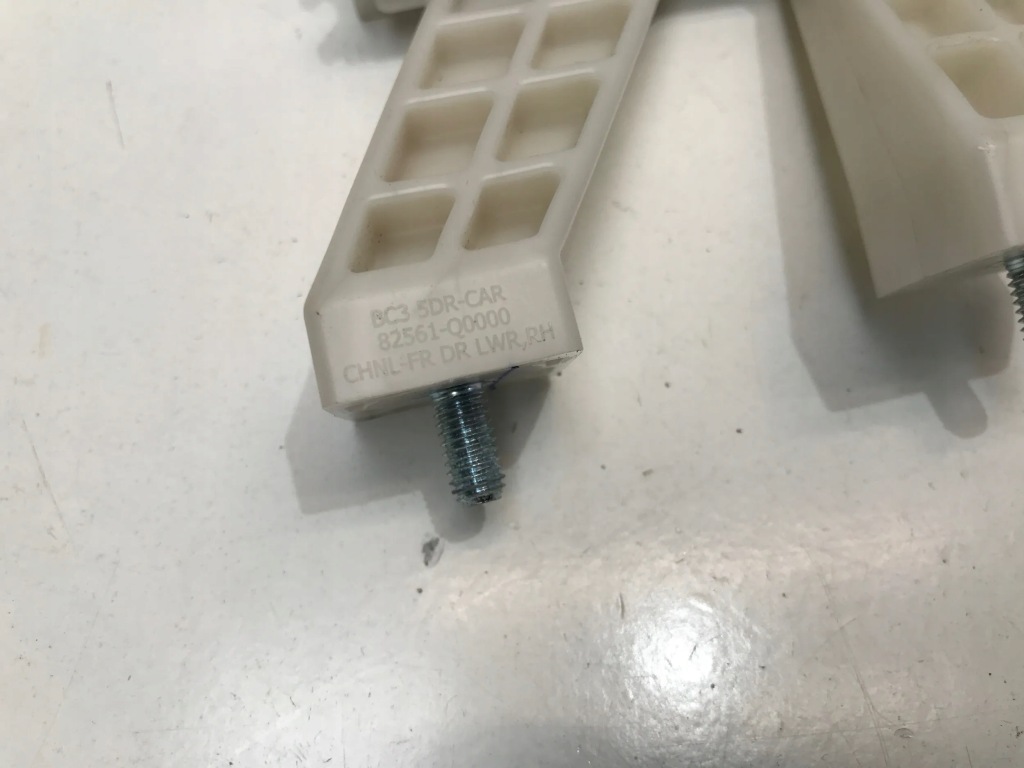 фото №5, Hyundai i20 iii n-line 2022 направляющая стекло дверь правый перед 82561-q0000