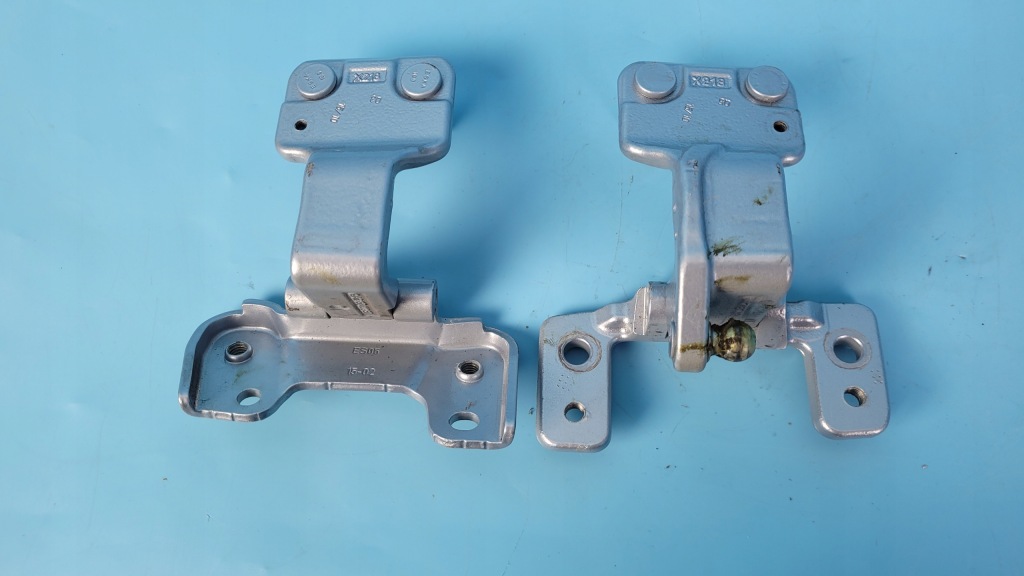 Mercedes w218 cls 350 15r петли крышки задняя a2187400137 a2187400037 Киев