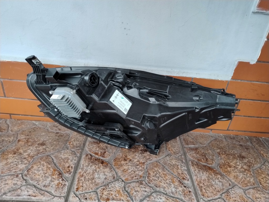 Фара правый  full led tesla y 3 рестайлинг  2020-^ 1514953-00-d с Разборки