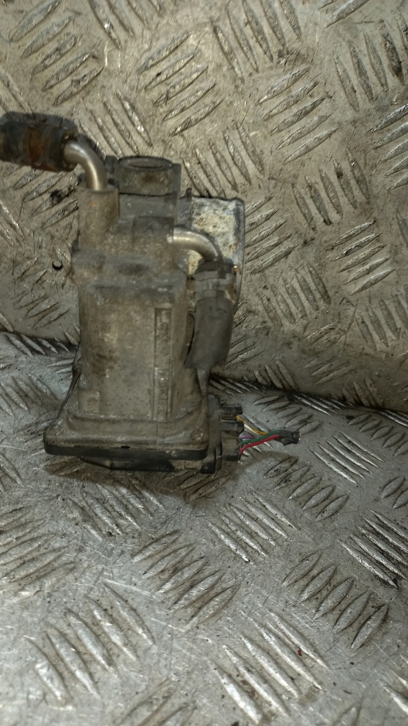 Дроссельная заслонка toyota yaris 2 22030-21030 Недорого