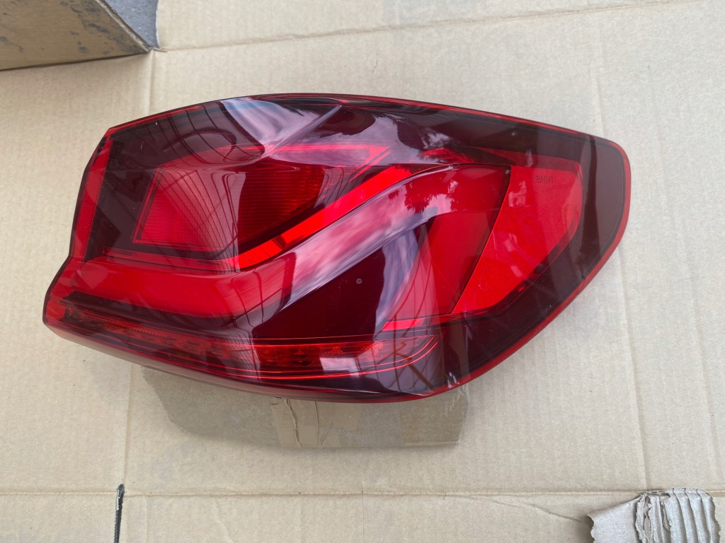 фото №1, Bmw 1 f40 оригинальный номер лампа задняя правая led 647502