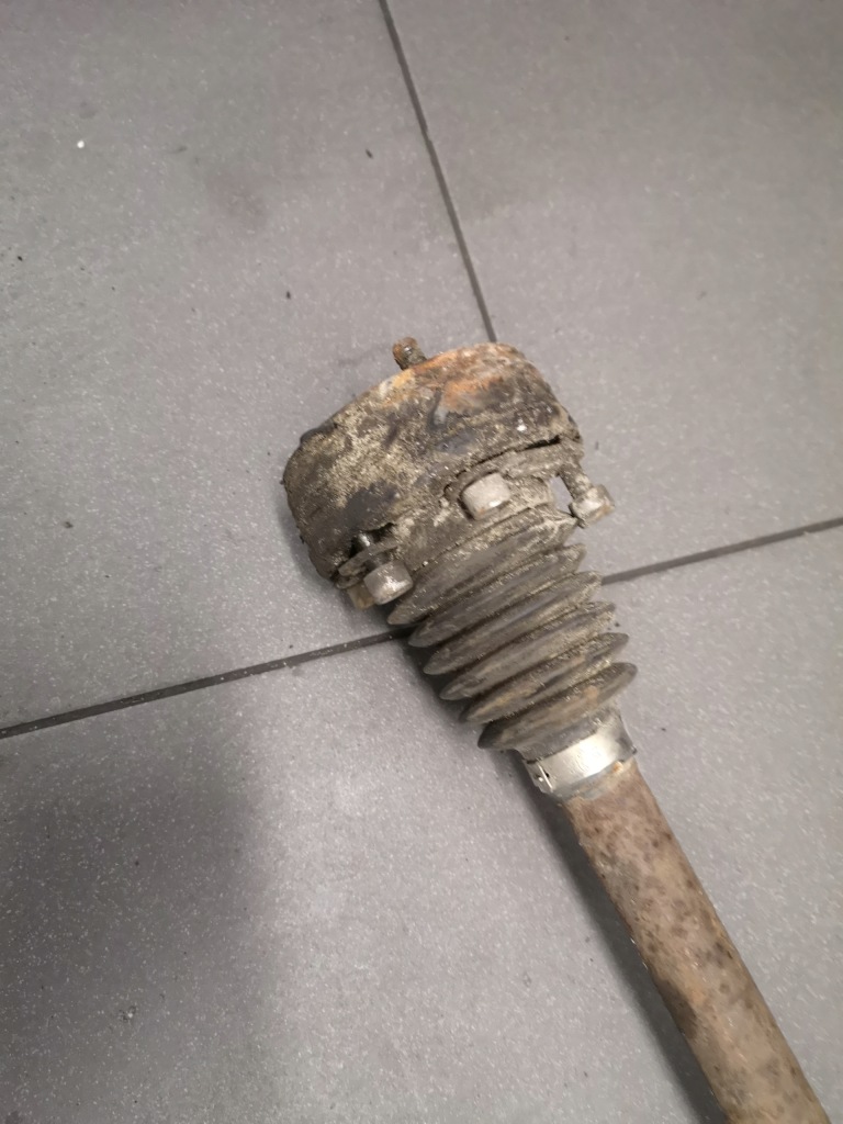 Приводной вал левый перед skoda octavia 1 1.4 в Украине