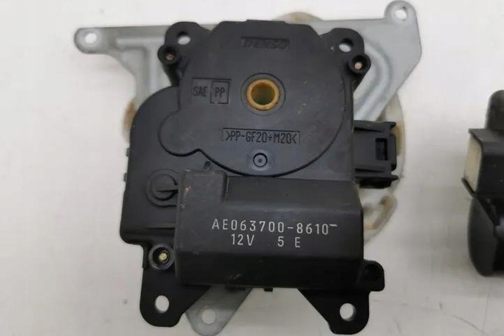 фото №8, Клапани керуючий обігрівачі toyota corolla verso _e12_ ae0637008610 2.0l