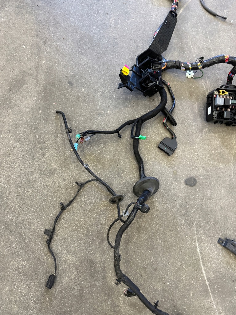 фото №4, Polestar 2 комплектна електропроводка салону