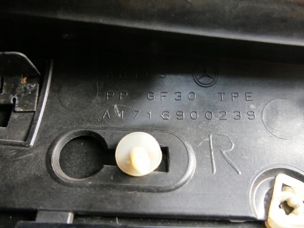 фото №9, Mercedes slk r171 молдинг стекло лобовое правая 197