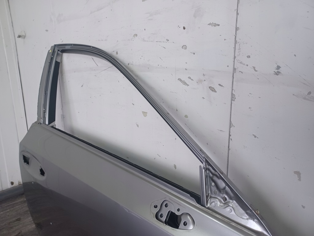 Двері ----- lexus es vii 2018- ------ передні праве Зі Шроту