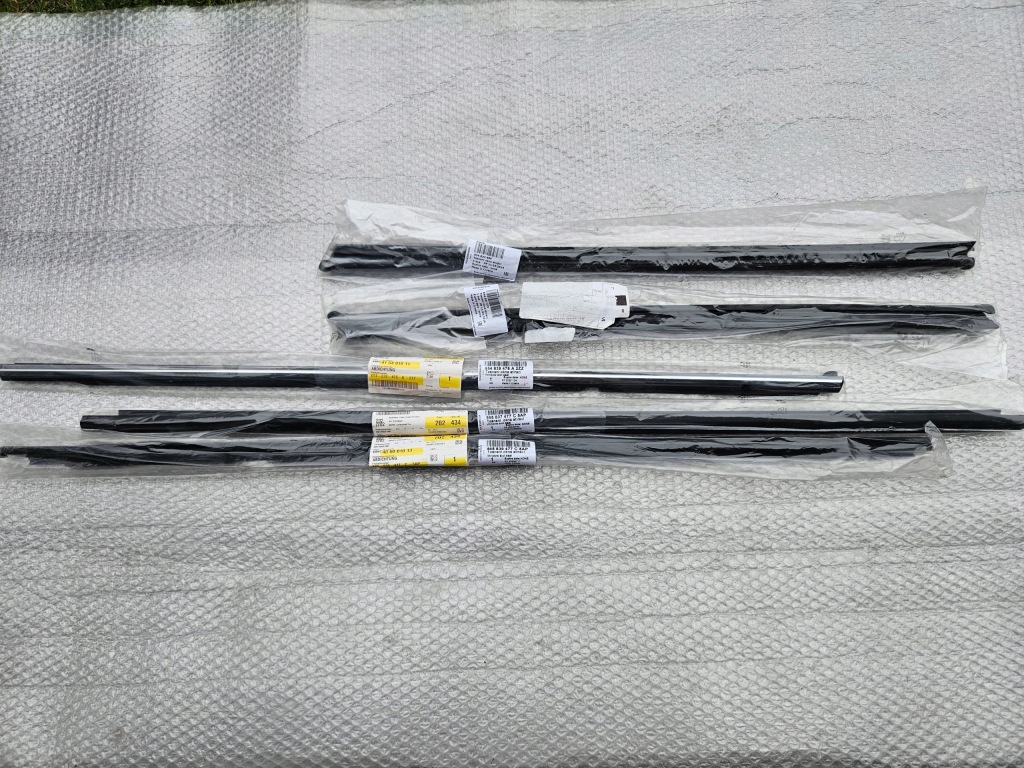 фото №1, Skoda kamiq 654 прокладка стекло внутренняя задняя левая правая nowa oryg.